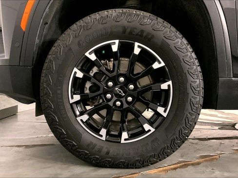 Used 2024 Chevrolet Traverse Z71 w/ Enhanced Driving Package AWD/4WD image 9