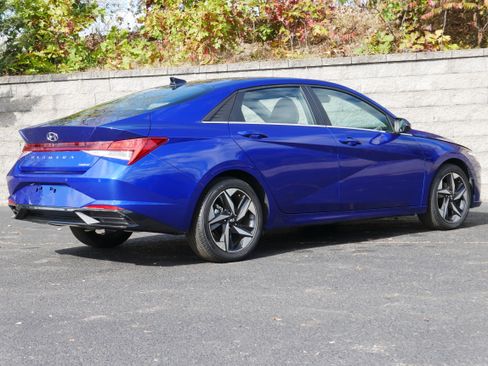 Used 2023 Hyundai Elantra Limited image 7