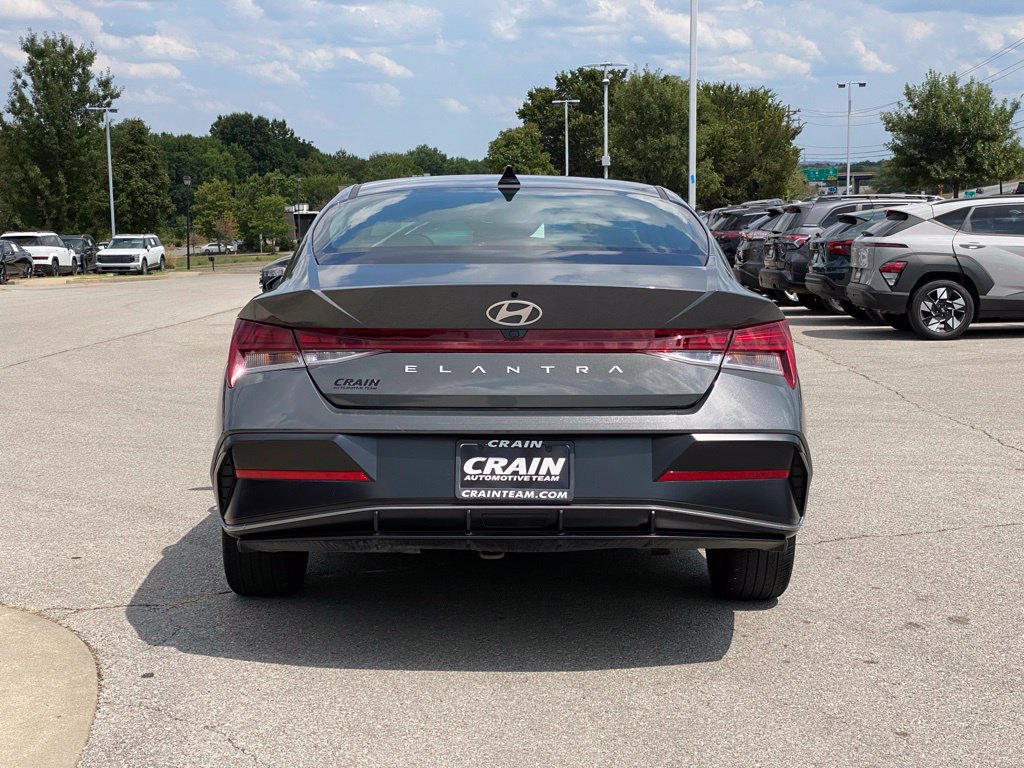 Used 2024 Hyundai Elantra SEL w/ Convenience Package FWD image 6