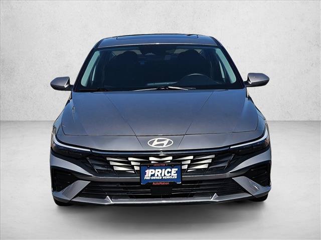 Used 2025 Hyundai Elantra SEL FWD image 2