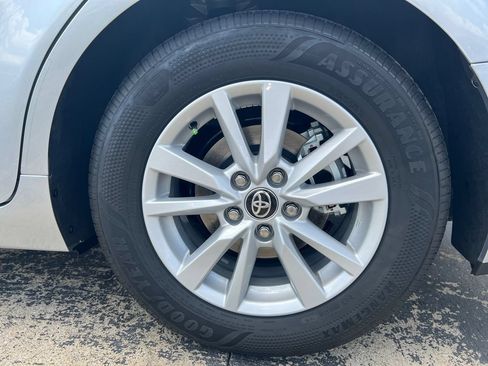 New 2026 Toyota Camry Hybrid FWD image 18