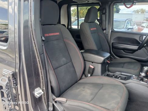 Used 2021 Jeep Gladiator Rubicon w/ Safety Group AWD/4WD image 15