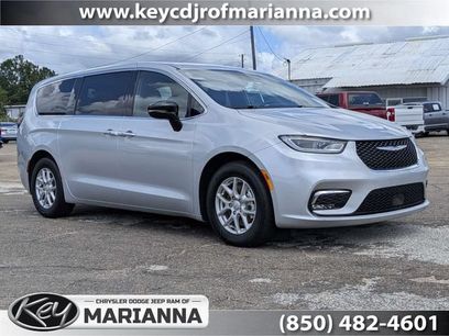 Used 2026 Chrysler Pacifica Select