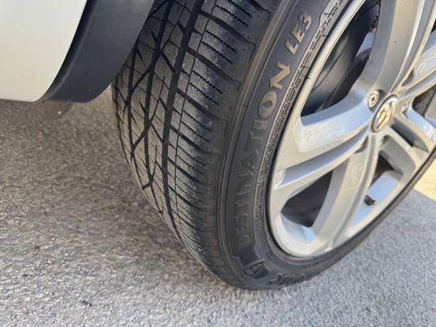 Used 2014 Volkswagen Touareg TDI image 25