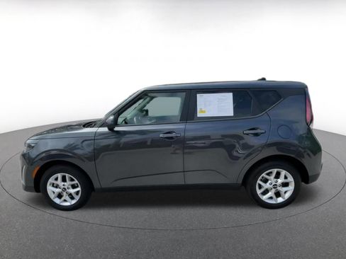 Used 2025 Kia Soul LX w/ LX Technology Package image 9