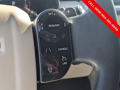 Used 2019 Land Rover Discovery HSE image 6