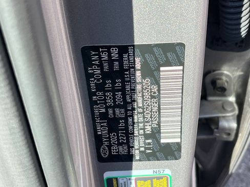 Used 2025 Hyundai Elantra SEL image 30