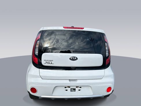Used 2017 Kia Soul + image 4
