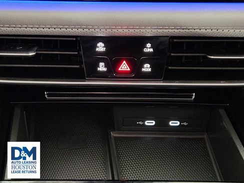 Used 2024 Volkswagen Atlas Peak Edition SE AWD/4WD image 26