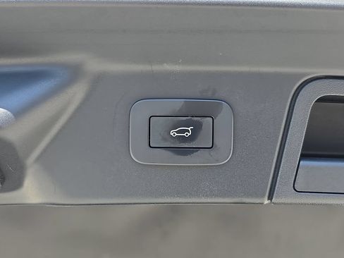 Used 2024 Land Rover Range Rover Velar S AWD/4WD image 13