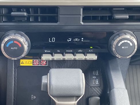 Certified 2025 Toyota Tacoma SR5 AWD/4WD image 18