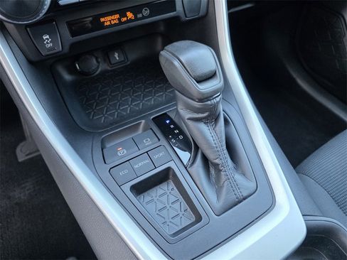 Used 2021 Toyota RAV4 LE image 24