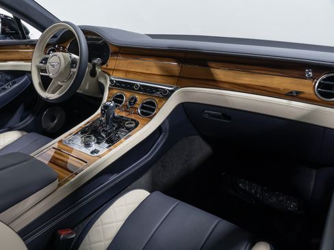 Used 2024 Bentley Continental GT V8 AWD/4WD image 71