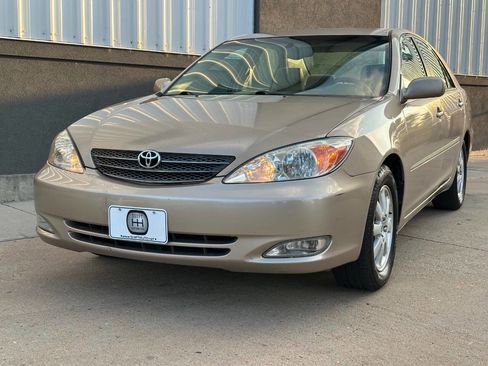 Used 2004 Toyota Camry XLE image 2