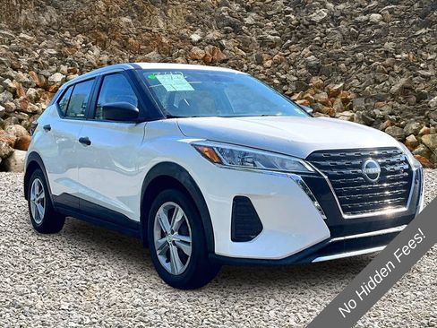 Used 2022 Nissan Kicks S w/ Interior Electronics Package FWD image 9