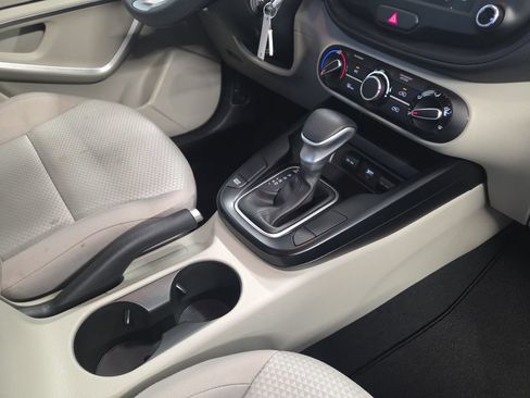 Used 2025 Kia Soul LX w/ LX Technology Package FWD image 14