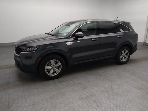 Used 2023 Kia Sorento LX FWD image 2