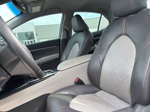 Certified 2018 Toyota Camry XLE image 13