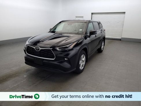 Used 2022 Toyota Highlander LE AWD/4WD image 1