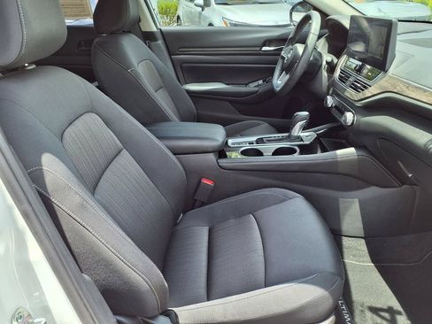 Used 2024 Nissan Altima 2.5 SV w/ SV Premium Package FWD image 14