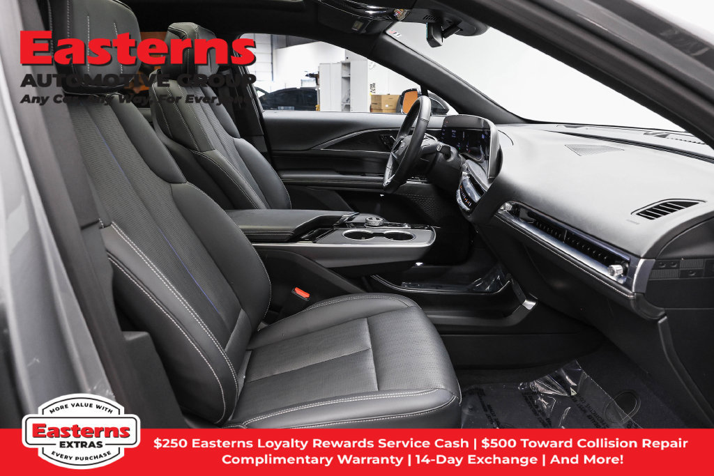 Used 2024 Cadillac Lyriq Luxury AWD/4WD image 27