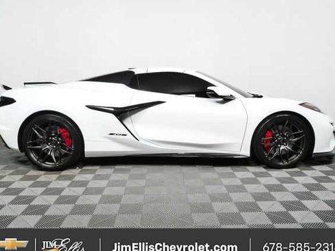 Used 2023 Chevrolet Corvette Z06 w/ Stealth Interior Trim Package RWD image 2