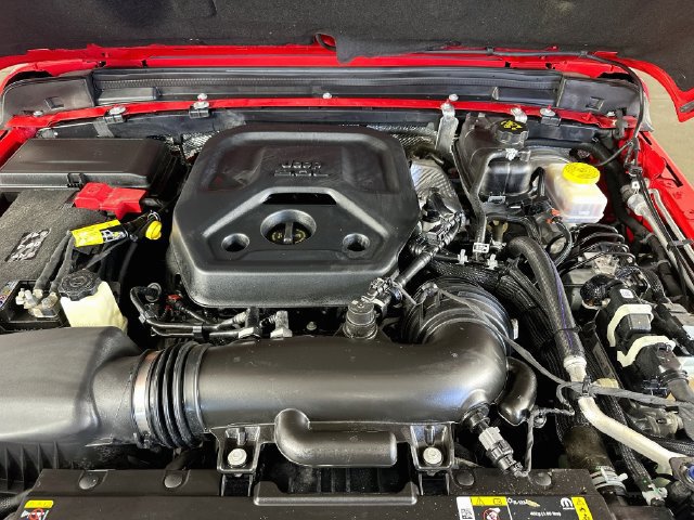 Used 2025 Jeep Wrangler Unlimited Rubicon w/ Convenience Group AWD/4WD image 31