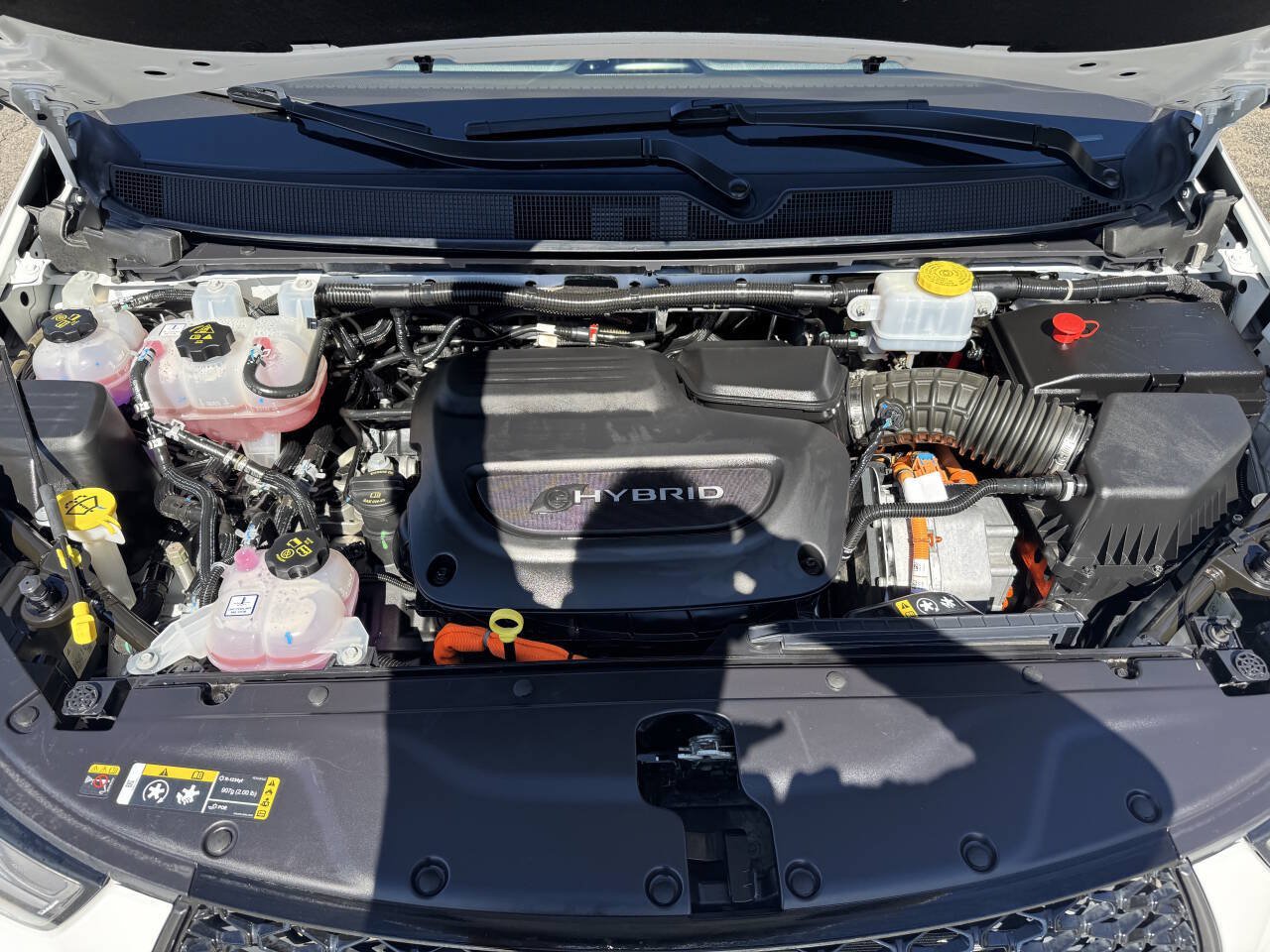 Used 2023 Chrysler Pacifica Limited w/ Uconnect Theater Family Group FWD image 32