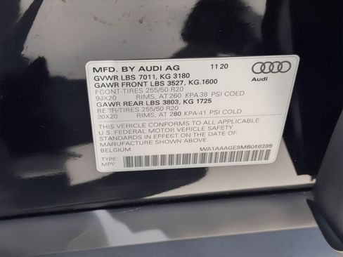 Used 2021 Audi e-tron Premium w/ Convenience Plus Package image 27