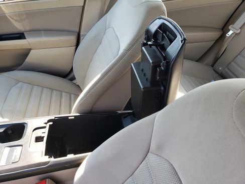 Used 2018 Ford Fusion SE w/ Fusion SE Technology Package FWD image 26