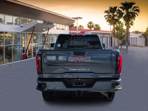 Used 2024 GMC Sierra 3500 Denali w/ Denali Reserve Package AWD/4WD image 4