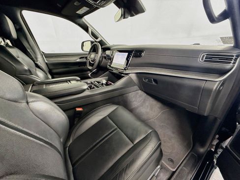 Used 2024 Jeep Wagoneer Series II w/ Flexible Seating Group RWD image 31