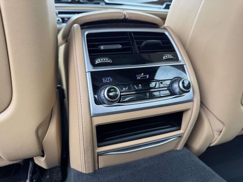 Used 2021 BMW 750i xDrive w/ M Sport Package AWD/4WD image 16