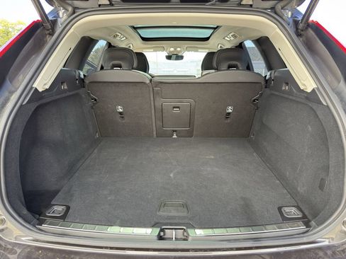 Used 2025 Volvo XC60 B5 Plus image 12