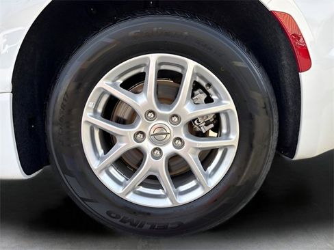 Used 2023 Chrysler Pacifica Touring-L image 9