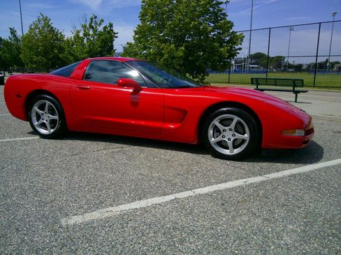 Used 2004 Chevrolet Corvette Coupe RWD image 17