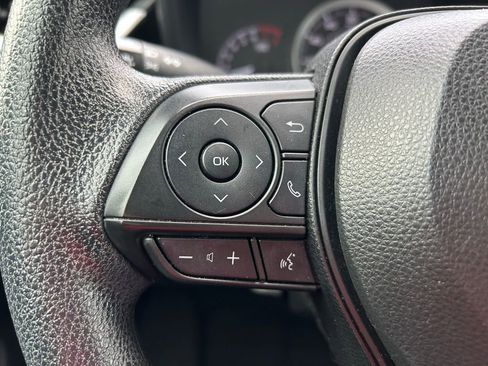 Used 2020 Toyota Corolla LE image 18