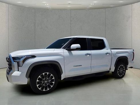 Used 2025 Toyota Tundra Limited AWD/4WD image 30