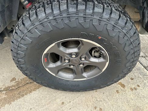 Used 2020 Jeep Gladiator Rubicon w/ Dual Top Group AWD/4WD image 14
