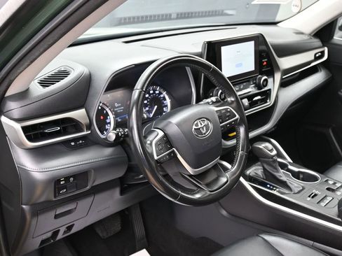Used 2023 Toyota Highlander XLE image 21