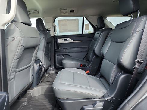 New 2026 Ford Explorer Active w/ Active Comfort Package image 7