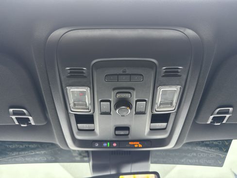 Used 2023 GMC Yukon SLT w/ SLT Premium Package image 28