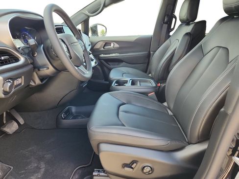 New 2027 Chrysler Pacifica Select FWD image 12