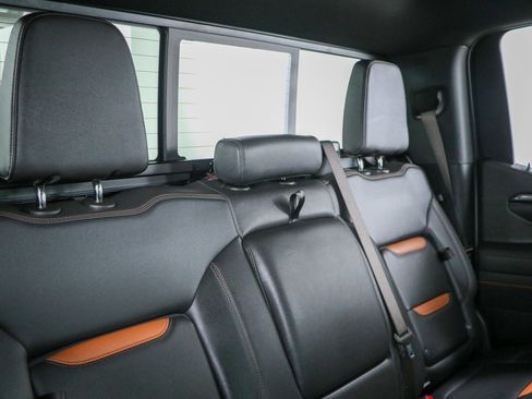 Used 2025 GMC Sierra 1500 AT4 w/ AT4 Preferred Package AWD/4WD image 31