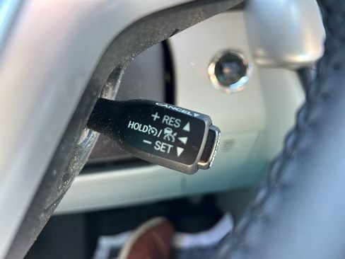 Used 2018 Toyota Highlander XLE AWD/4WD image 28