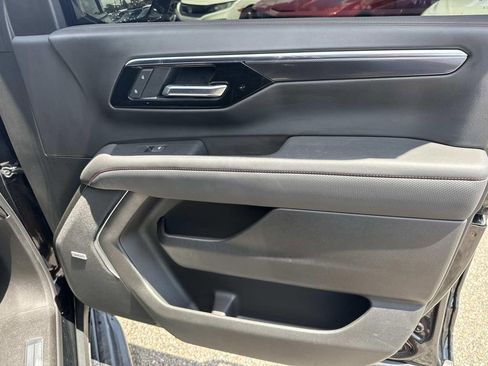 Used 2025 Chevrolet Suburban RST w/ Comfort Package RWD image 15