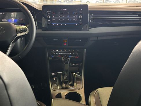 Used 2025 Volkswagen Jetta SE image 18