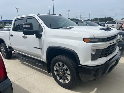 Used 2024 Chevrolet Silverado 2500 Custom w/ Custom Value Package AWD/4WD image 12