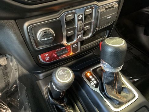 Used 2022 Jeep Gladiator Mojave w/ Cold Weather Group image 19