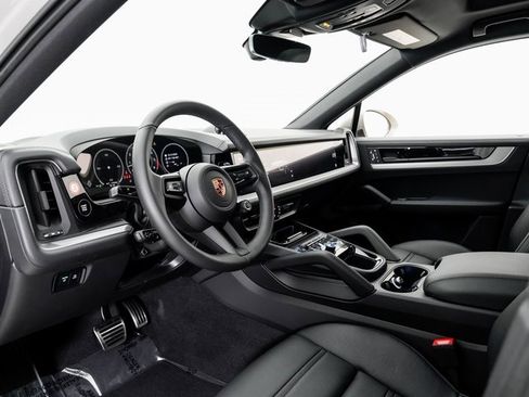 New 2026 Porsche Cayenne S image 4